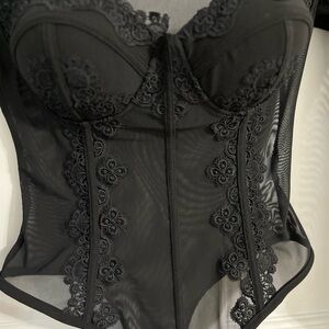 Windsor corset-like black bodysuit w/boning - small